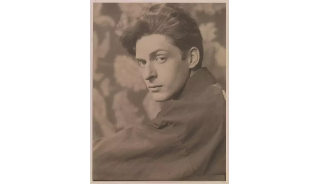 Edward McKnight Kauffer, młody portret sepiowy – artykuł „Najciekawsi designerzy XX wieku. Kim warto się inspirować?”